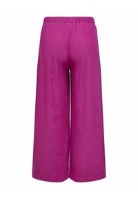 Pantalons larges magenta en tissu texturé. Taille élastique, longueur cropped et finition lisse. Pas de poches ni d'ornements.