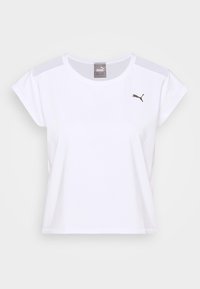Camiseta blanca corta fabricada en tejido suave, con mangas cortas, un escote redondo y un pequeño logo negro de Puma en el lado izquierdo del pecho.