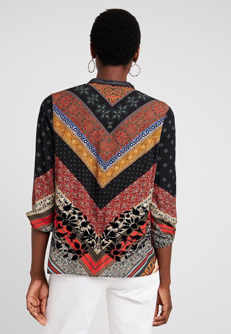 Manteau Desigual de la taille 40, de couleur noir