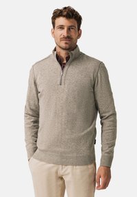 Hellgrauer Pullover mit hohem Kragen und halbem Reißverschluss, gefertigt aus weichem Strickstoff. Verfügt über gerippte Bündchen und Saum.