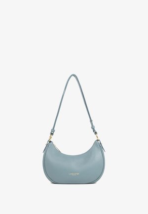 Borsa a tracolla in pelle blu chiaro con forma curva, tracolla singola, dettagli in metallo dorato e chiusura con zip. Nome del marchio impresso sul davanti.