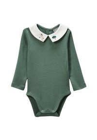 Body vert à manches longues avec col blanc arrondi orné de broderies d'arbres et de chevaux ; fermeture par boutons dans le dos.