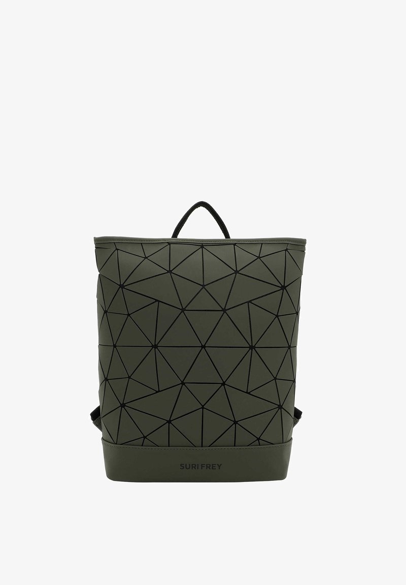 Žalias geometrinio rašto kuprinės su juodomis detalėmis. Pagaminta iš tekstūruoto medžiagos, pasižymi viršutine rankena ir reguliuojamomis petnešomis. Logotipas apačioje.