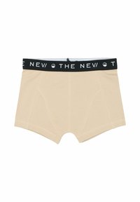 Beige boxeralsók, puha anyagból készült, fekete gumi derékkal, fehér felirattal. Contúros elülső dizájnnal rendelkezik.