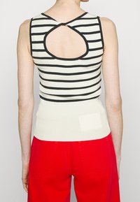 MAX&Co. Top - off-white