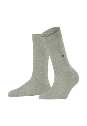 Hellgraue Socken aus einem weichen, strukturierten Material, mit einem gerippten Design, kniehoher Länge und einem kleinen schwarzen Logoakzent.