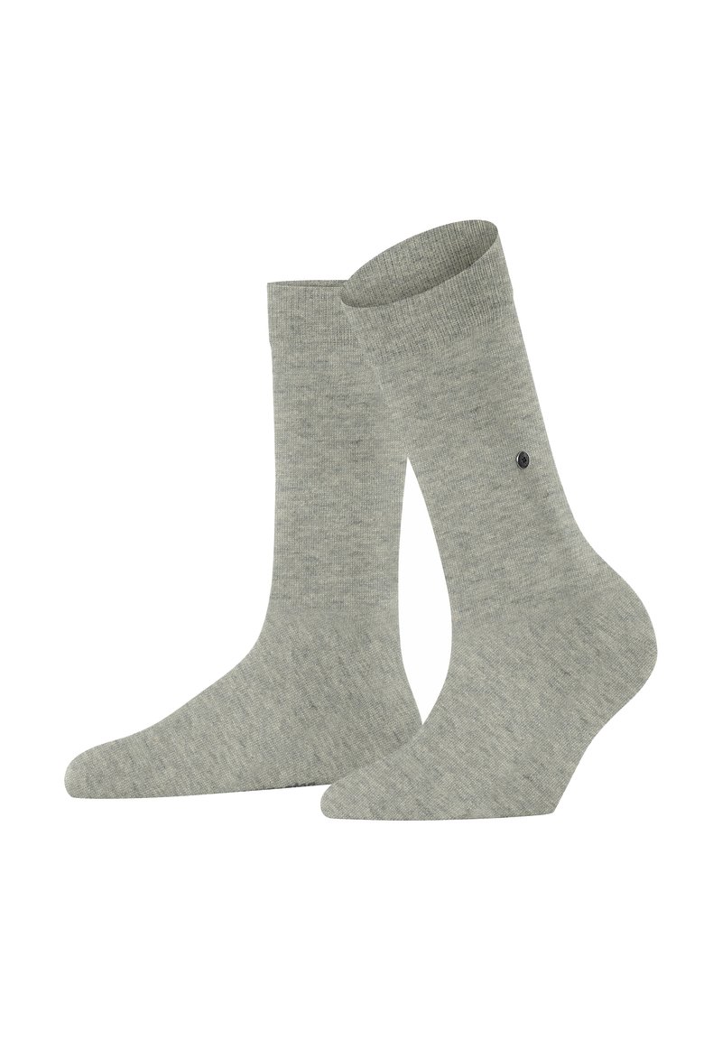 Hellgraue Socken aus einem weichen, strukturierten Material, mit einem gerippten Design, kniehoher Länge und einem kleinen schwarzen Logoakzent.