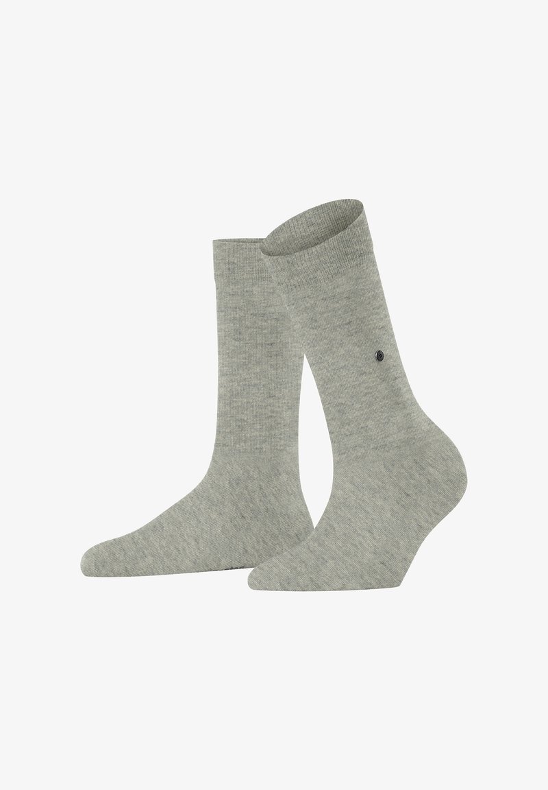 Hellgraue Socken aus einem weichen, strukturierten Material, mit einem gerippten Design, kniehoher Länge und einem kleinen schwarzen Logoakzent.