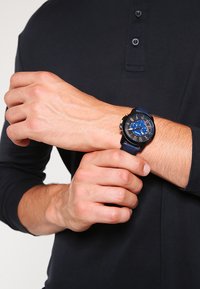Fossil Montre à aiguilles - blau
