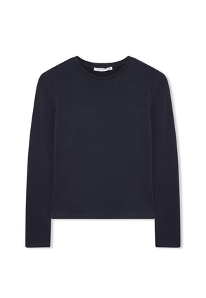 Granatowa długa bluzka w stylu crop z miękkiej bawełny, z okrągłym dekoltem i dopasowanym krojem, bez wzorów ani ozdób.