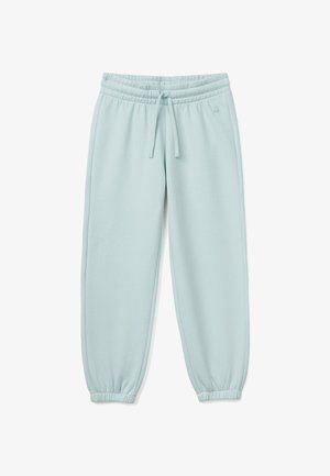 Lyseblå joggebukser med elastisk linning, snøre, sidelommer og elastiske manchetter ved anklerne på hvid baggrund.