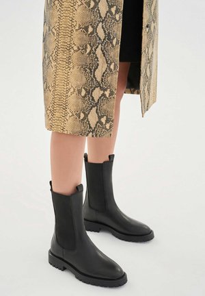 RORY - Klassikalised poolsaapad - black