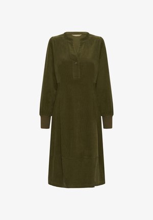 Robe en velours côtelé vert olive avec un col en V, des manches longues et un détail de bouton au cou. Coupe droite avec des poignets côtelés et une coupe décontractée.