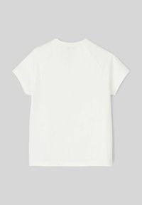 T-shirt blanc à manches courtes avec un col rond et des manches raglan, fabriqué dans un tissu lisse et doux, au design droit.