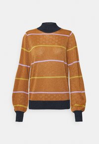 Pull en tricot marron avec un col haut, agrémenté de rayures horizontales jaunes, roses et de fils métalliques. Manches bouffantes et poignets côtelés.