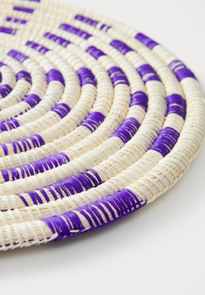 Sensi Studio ROUND PLACEMAT - Place mat - natural/lavender