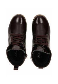 Botas de tobillo de cuero burdeos con un acabado suave, diseño de cordones y cremallera lateral. Forro negro y suela texturizada.