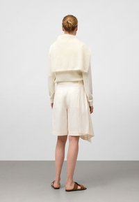 ADOLFO DOMINGUEZ DRAPED - Shorts - natural white