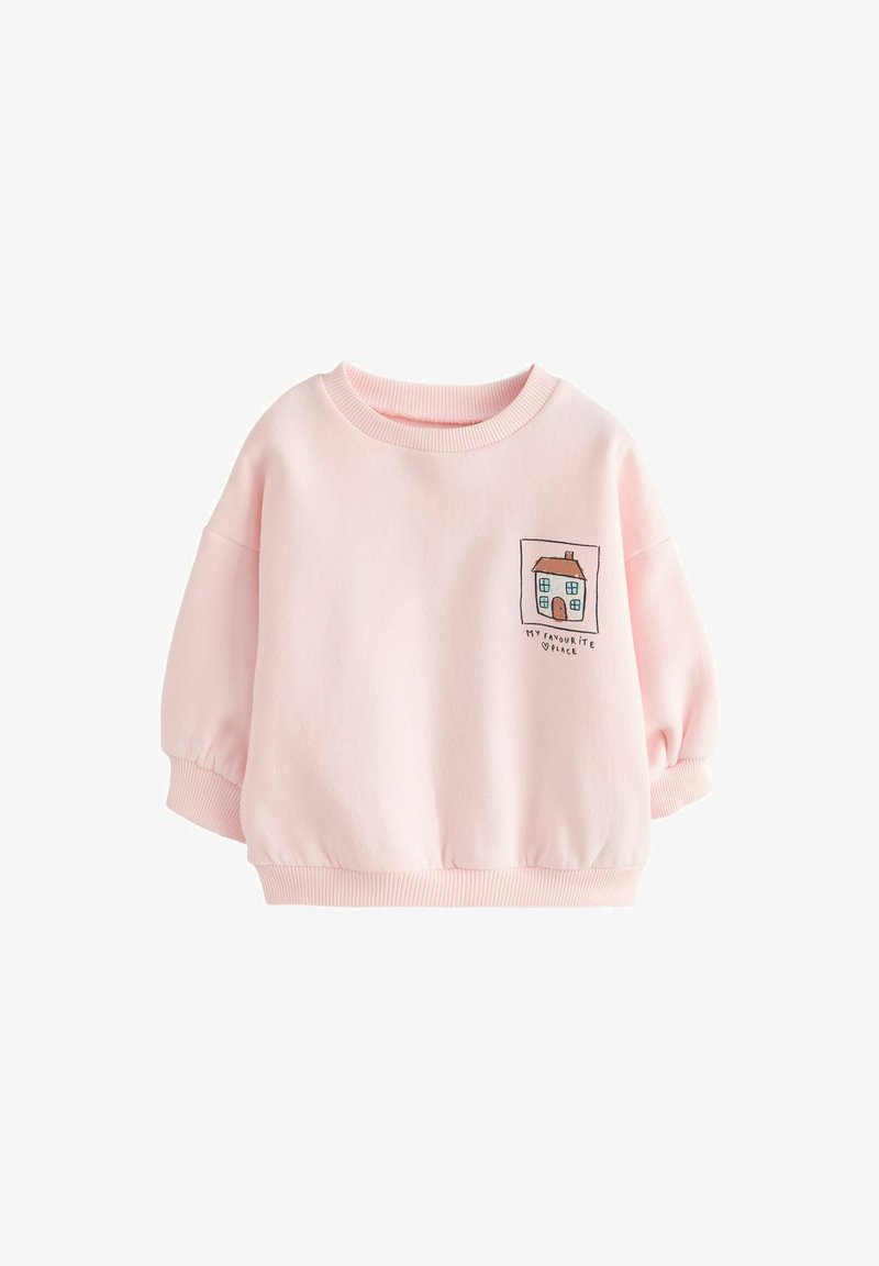 Sudadera rosa con cuello redondo, mangas abullonadas y dobladillo fruncido. Presenta una casa bordada y el texto "MI LUGAR FAVORITO" en la parte delantera.