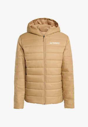Beige Pufferjacke mit Kapuze, ausgestattet mit einem gesteppten Design, Frontreißverschluss und weißem TERREX-Logo auf der linken Seite. Leichtes Design.