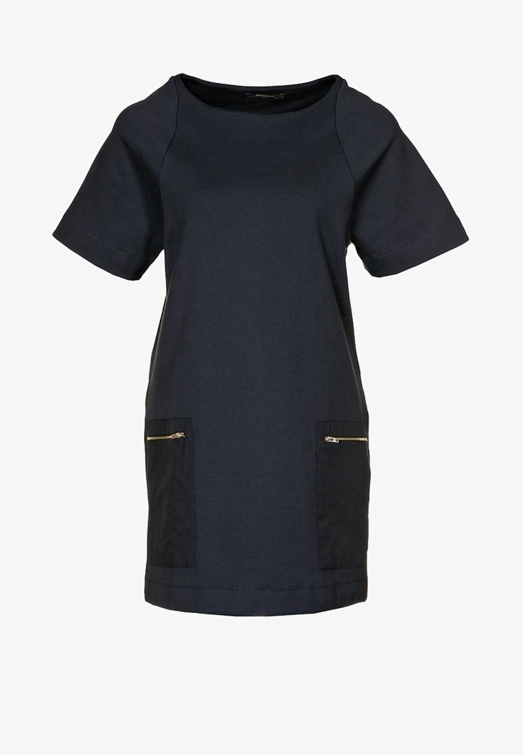 Robe bleu marine à manches courtes avec un col rond, dotée de deux poches zippées à l'avant et d'une coupe droite. Fabriquée en tissu doux au toucher lisse.
