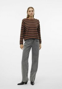 Vero Moda SABA O-NECK BUTTON NOOS - Strickpullover - pinecone