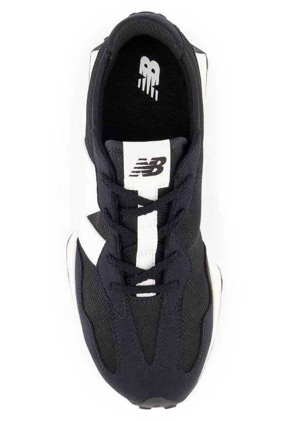 327 - Training shoe - cbw2