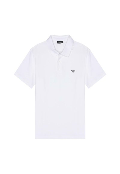 Bela polo majica iz bombaža, z klasičnim ovratnikom, kratkimi rokavi in majhnim črnim logotipom na levi prsni strani.