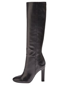 Bota de cuero negro hasta la rodilla con un diseño elegante y ajustado, tacón alto de aguja, textura suave y acentos mínimos.