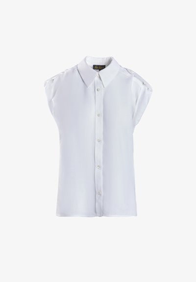 Biała koszula z krótkim rękawem, zapinana na guziki, wykonana z lekkiego materiału z klasycznym kołnierzykiem i subtelnymi detalami na ramionach. Gładka tekstura i prosty design.