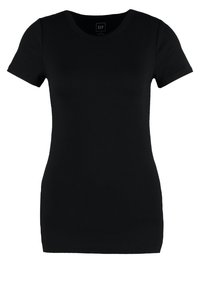 Svart, kortärmad t-shirt i mjuk bomull. Har rund halsringning och figursydd silhuett. Inga mönster eller dekorationer.