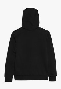 Sudadera negra de manga larga con capucha, mostrada desde la parte de atrás, con un diseño de tela liso y sin adornos.