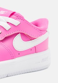 Nike Sportswear FORCE 1 LOW EASYON - Sportcipő - playful pink/white