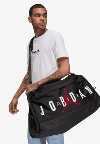 VELOCITY DUFFLE - Reisikott - black