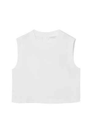 Biały krótki top bez rękawów z wysokim kołnierzem i zamkiem błyskawicznym z tyłu, minimalistyczny design, na jednolitym tle.