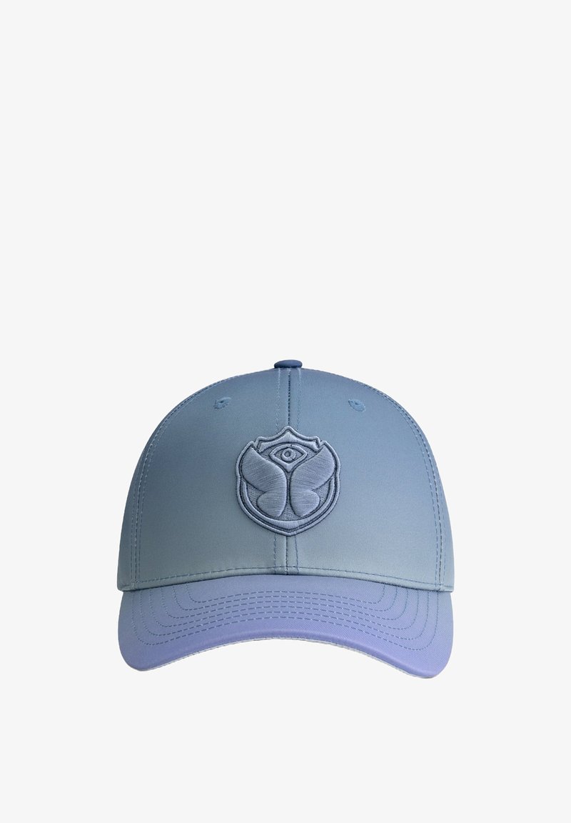 Blauwe pet met een gradient ontwerp, voorzien van een verhoogd geborduurd logo aan de voorkant, een gebogen rand en structuurstof.