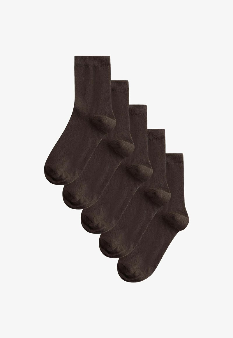 Fem par ensfarvede mørkebrune mellemlange sokker arrangeret side om side på en hvid baggrund.