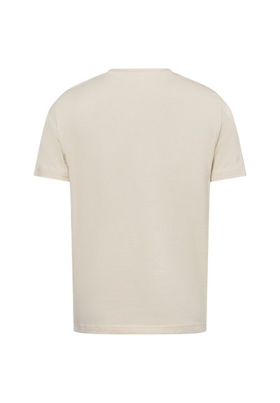 Camiseta corta beige lisa con mangas cortas vista desde atrás, con cuello redondo y sin logotipos ni patrones visibles.