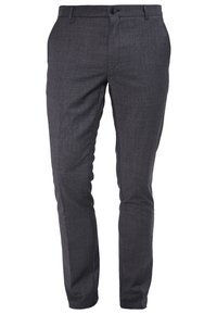 Pantaloni grigi su misura con una texture raffinata, dotati di vita piatta, tasche laterali e un design slim fit.