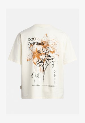 Kremfarvet bomulds-T-shirt med sort blomsterlinjekunst med orange accenter og tekst, korte ærmer og en afslappet pasform.