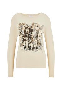 Langärmliges, cremfarbenes Oberteil mit einem strukturierten Grafikdesign in Braun und Silber, das abstrakte Formen und bedruckten Text auf der Vorderseite zeigt.