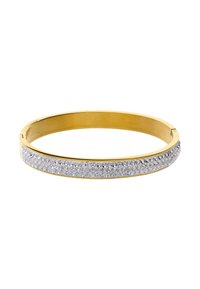 Gouden armband met een getextureerd oppervlak, versierd met een rij heldere strassstenen in het midden. Ronde vorm, minimalistisch ontwerp.