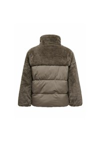 Puffjakke med en myk, lodden brun øverste del og høy krage, samt en quiltet, mørkere brun nederste del.