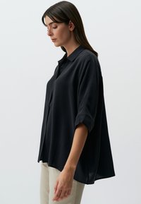 Jimmy Key LOOSE FIT THREE QUARTER SLEEVED SLIT - Camicia - black