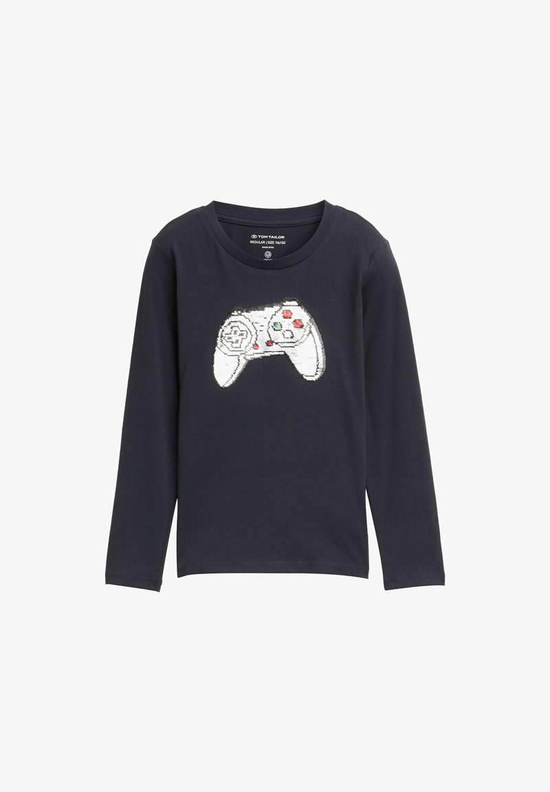 Camicetta a maniche lunghe blu navy in cotone, con una grafica di un controller per videogiochi in bianco, rosso e verde sulla parte anteriore, colletto rotondo.