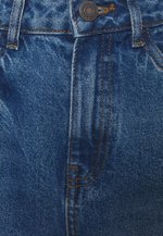 Noisy May Nmisabel Mom Jeans Relaxed Fit Medium Blue Denim Blue Denim Zalando Ch