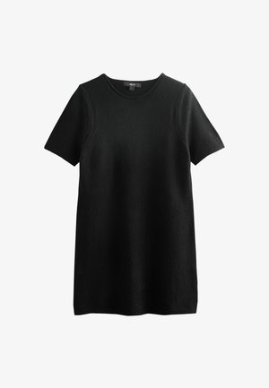 Čierne šaty s krátkym rukávom vyrobené z mäkkej, textúrovanej látky. Okrúhly výstrih a rovný strih, s minimálnym dizajnom a bez viditeľných vzorov.