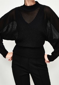 adL Stickad tröja - black