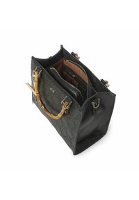 Zwarte leren handtas met een gestructureerd oppervlak en bamboe handvatten. Beschikt over meerdere vakken en gouden hardware accenten.