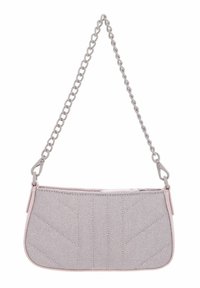 Sac à main gris matelassé avec une bandoulière chaîne, présentant une surface texturée et des accents rose. Fermeture zippée en haut pour un accès sécurisé.